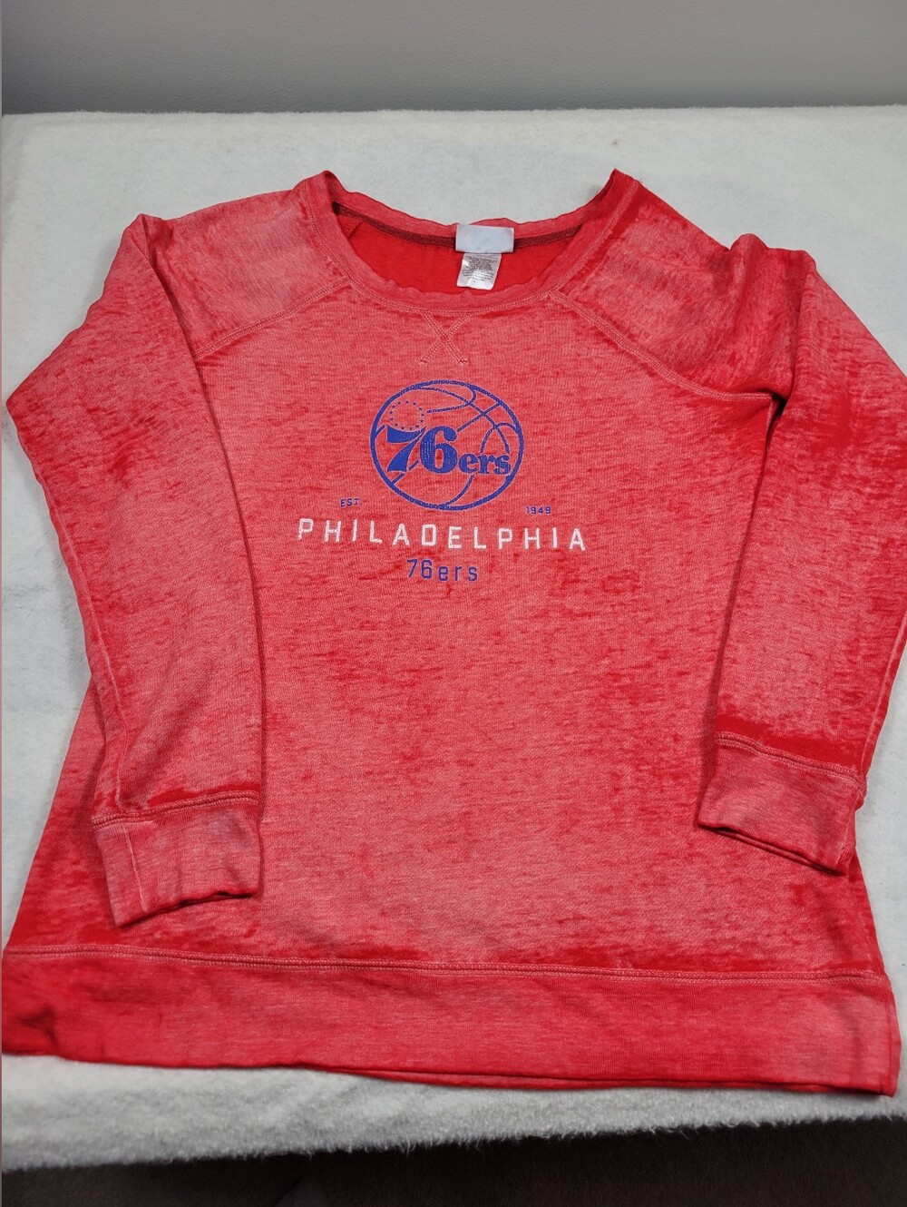 NBA Philadelphia 76ers Women's Acid Wash Long Sleeve Crewneck Sweatshirt - L